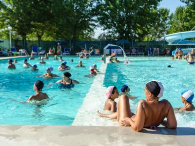 vacanzespinnaker de angebot-juni-zweizimmer-und-dreizimmerwohnungen-im-campingplatz-in-den-marken 018