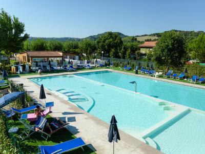 vacanzespinnaker en no-stress-package-at-campsite-with-direct-access-to-the-sea-in-the-marche 016