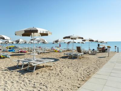 vacanzespinnaker en beach-vacation-in-fermo-in-marche-with-discount-voucher-for-all-the-family 016