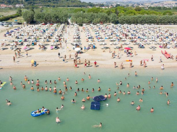 vacanzespinnaker it accettiamo-il-bonus-vacanze-in-campeggio-sul-mare-nelle-marche 004