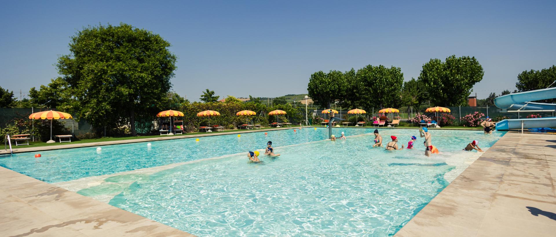 vacanzespinnaker it campeggio-con-piscina-marche 010
