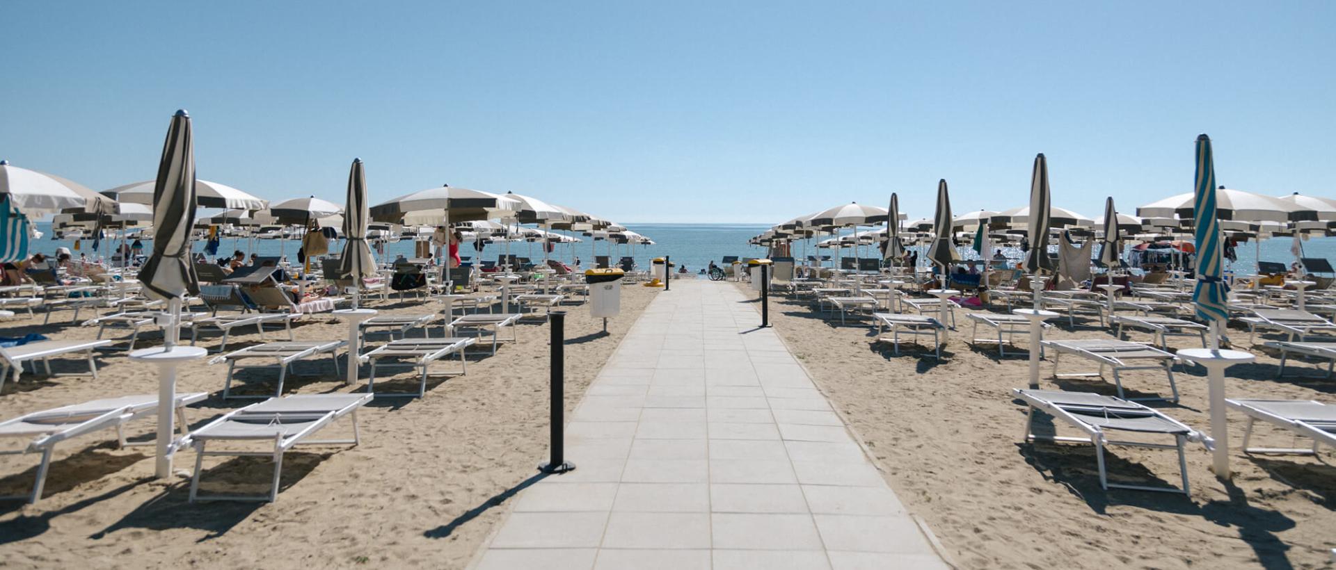 vacanzespinnaker en private-beach 010